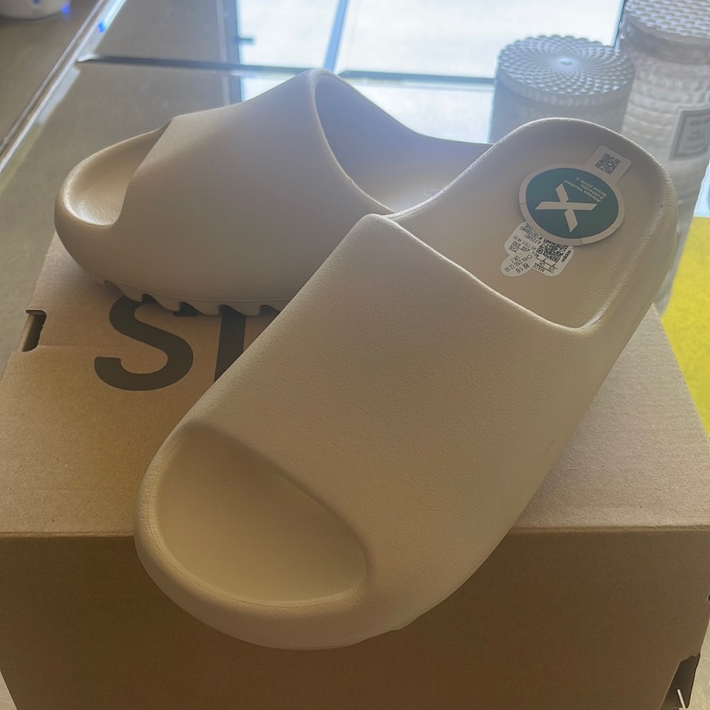 Yeezy Slides - Bone Color